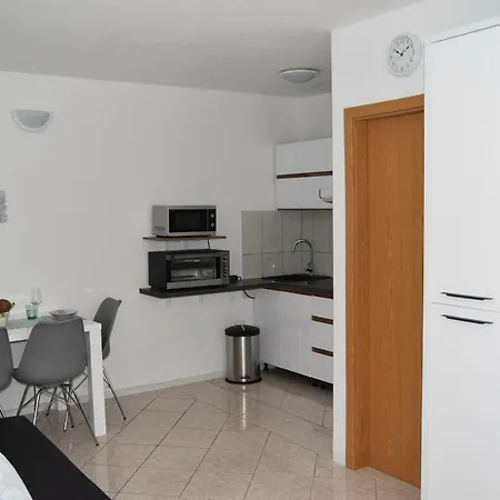 דירה Studio Apartman Helena *** טרוגיר