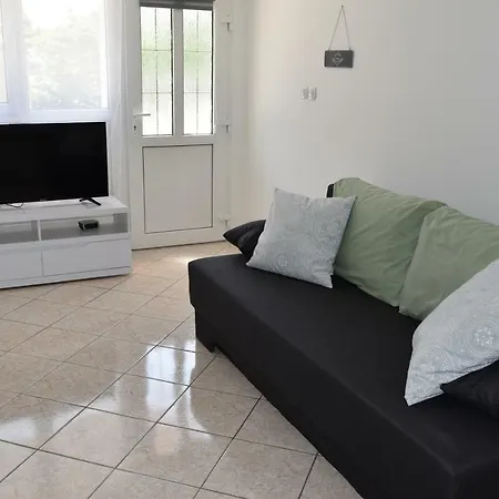 Studio Apartman Helena *** * טרוגיר