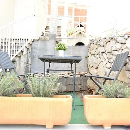 Studio Apartman Helena *** * טרוגיר