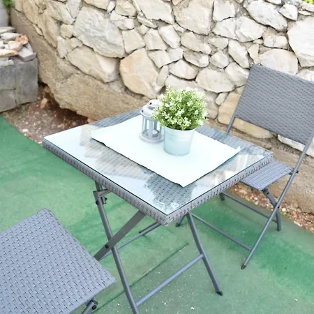 Studio Apartman Helena ***